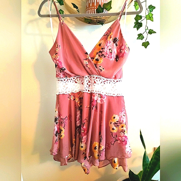 Romper Floral Mauve Pink Crochet Women's Spaghetti Straps Size Medium - Picture 1 of 8